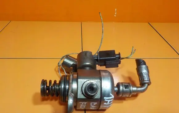 BMW 1 F20 F21 Fuel injection high pressure pump 0261520150
