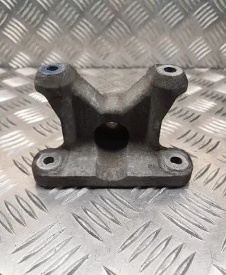 Audi A4 S4 B7 8E 8H Gearbox mounting bracket 8E0399115F