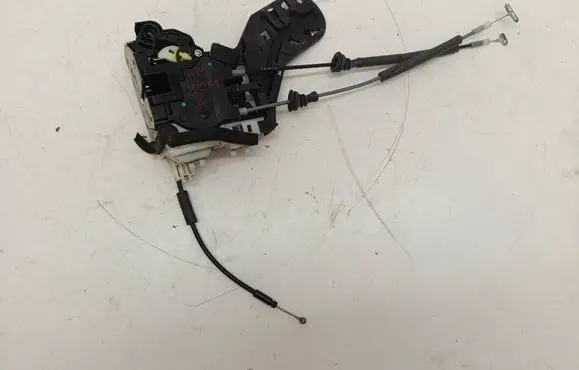 Hyundai Elantra Front door lock 813203X040
