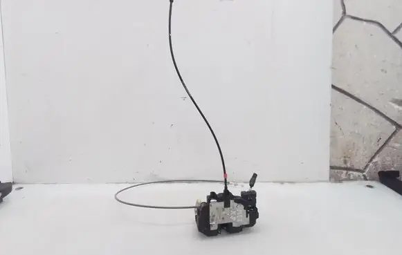 Nissan Note (E11) Front door lock