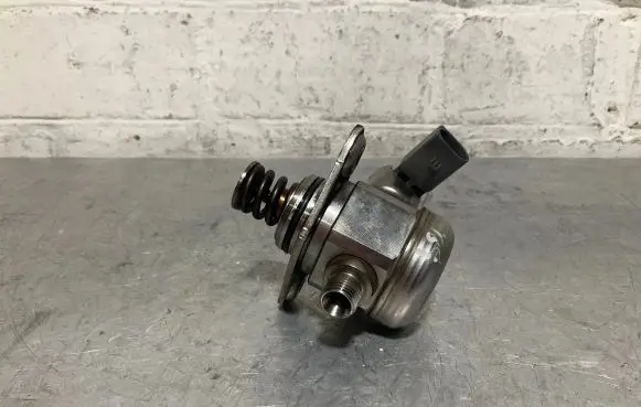 BMW X5 E70 Fuel injection high pressure pump 7595339 0261520068 0129908