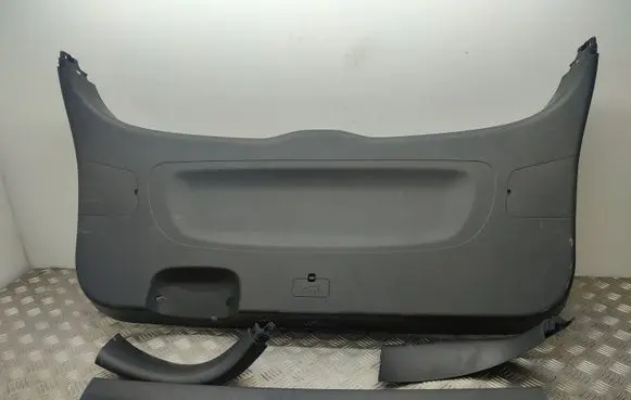 KIA Sorento Tailgate/boot cover trim set 