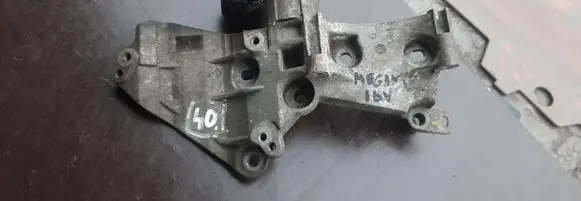 Renault Megane III Generator/alternator bracket 8200669494