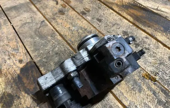 Mercedes-Benz E W211 Fuel injection high pressure pump A6480700001 6480700001