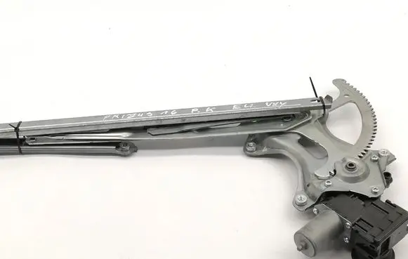Toyota Prius (XW50) Front door electric window regulator 8572047140