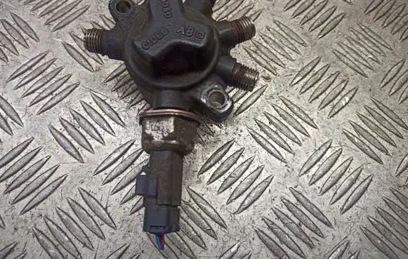 Nissan Note (E11) Fuel distributor 8200379933