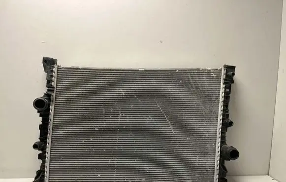 BMW X7 G07 Coolant radiator 8472275