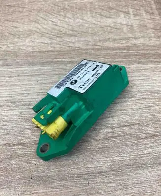 BMW 5 E39 Airbag deployment crash/impact sensor 6910678 010224 WITHPLUG