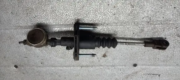 Opel Astra G Clutch master cylinder 