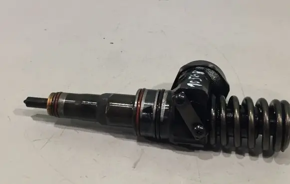 Volkswagen PASSAT B5.5 Fuel injector 038130073AN 0414720209