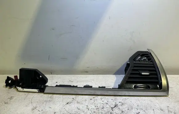 BMW X3 G01 Dashboard side air vent grill/cover trim 9384395 6422 00556