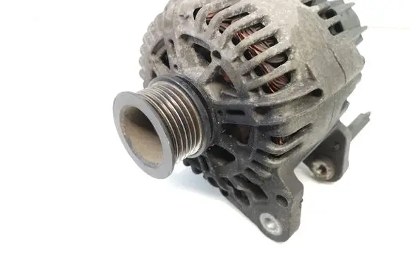 Volkswagen Golf V Generator/alternator 036903024H