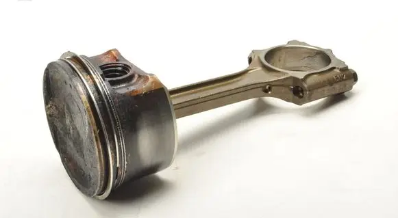 Nissan Qashqai Piston with connecting rod 