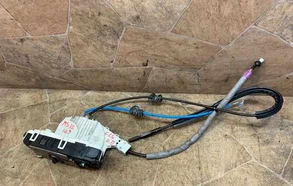 Mercedes-Benz CLS C218 X218 Rear door lock A2047302235