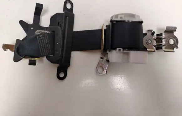 Middle seatbelt (rear)