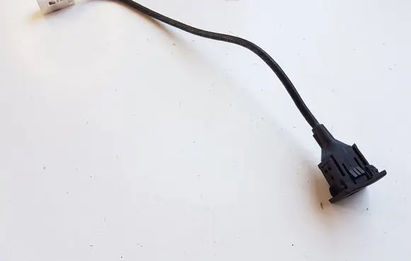 Mercedes-Benz C W204 USB socket connector A1728200515