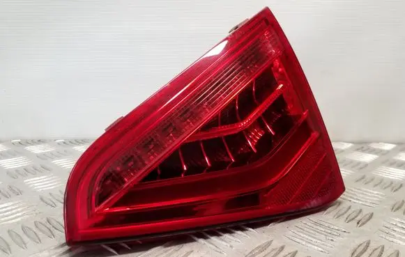 Tailgate rear/tail lights