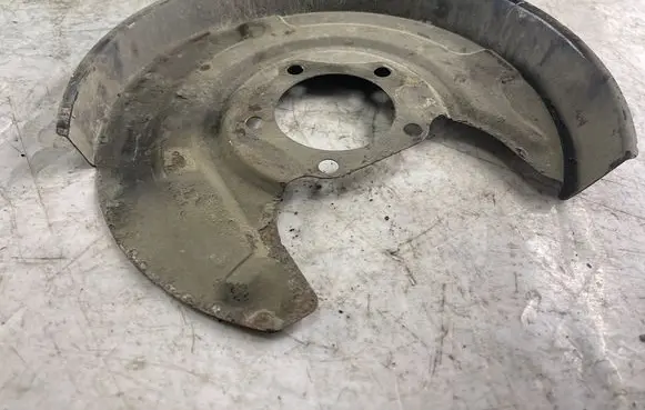 Volkswagen PASSAT B5 Rear brake disc plate dust cover 8e0615612c