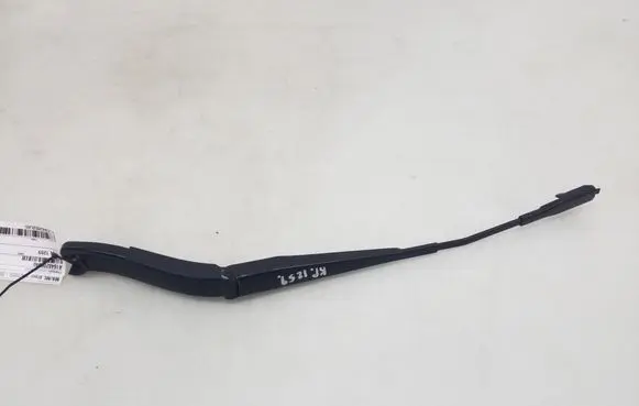 Mercedes-Benz ML W164 Front wiper blade arm A1648200540