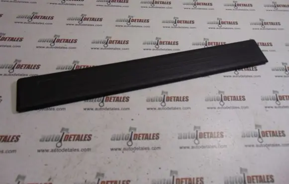 Mercedes-Benz GL X164 Front sill trim cover A1646800335