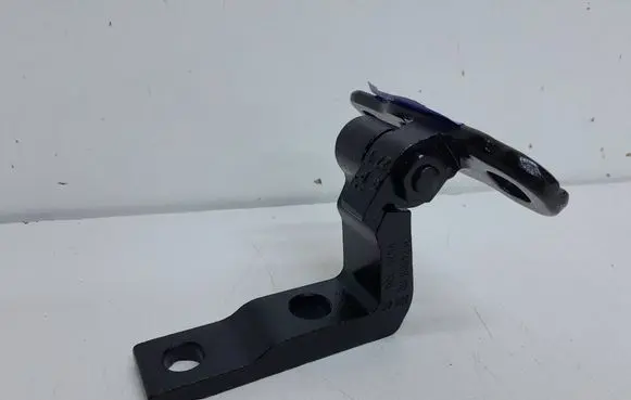 Volvo XC90 Front door lower hinge 31424608 31424613