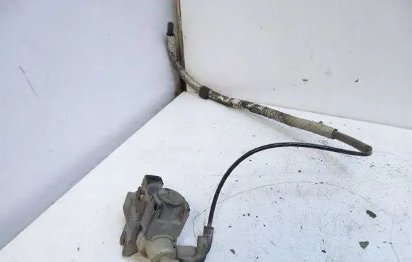 Opel Zafira B Turbo solenoid valve 55558101