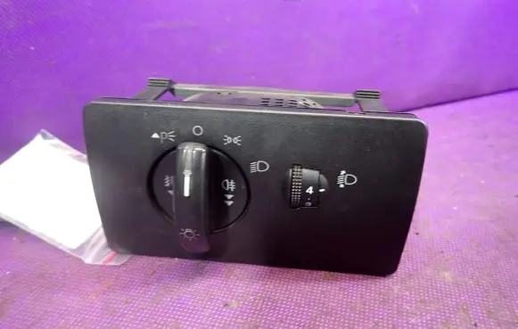 Ford Mondeo Mk III Light switch 1S7T13A024BB