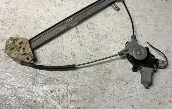 Mazda 3 II Front door window regulator motor CM012240