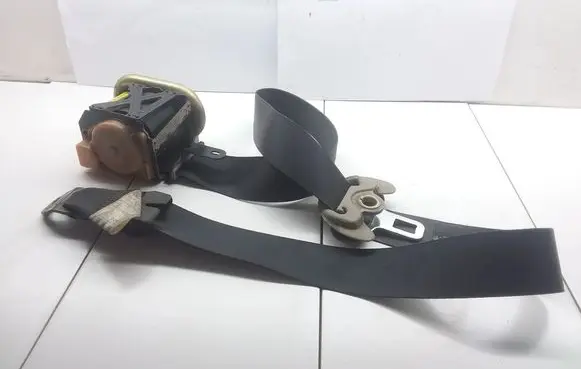 Toyota Avensis Verso Front seatbelt E40431039