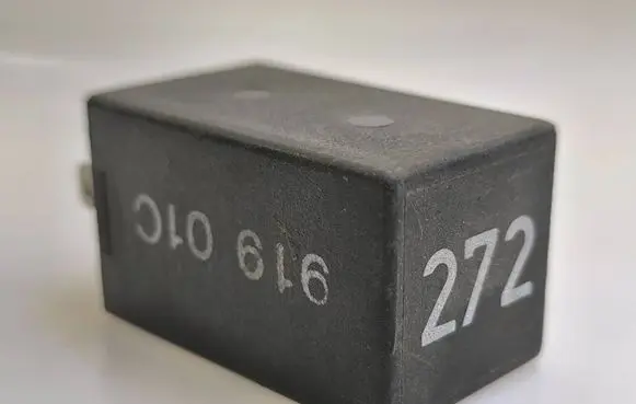 Audi A4 S4 B5 8D Other relay 443955532C E0605