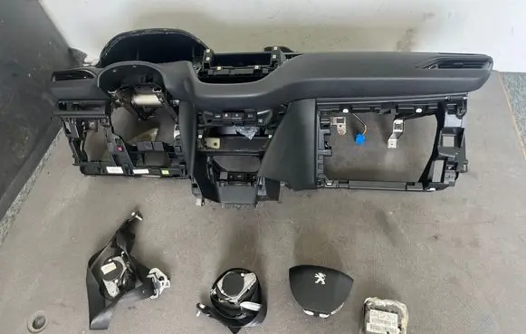 Peugeot 208 I Dashboard 9672848580 4122363