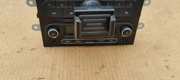 Renault Twingo III Radio/CD/DVD/GPS head unit 281156611R