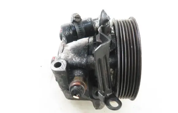 Ford Focus Power steering pump 7613955148