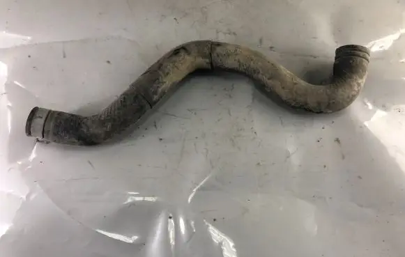 Nissan Patrol Y61 Engine coolant pipe/hose
