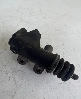 Toyota RAV 4 (XA20) Clutch slave cylinder 