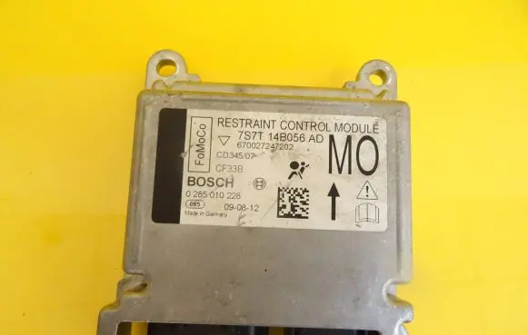 Ford Mondeo MK IV Airbag control unit/module 0285010228