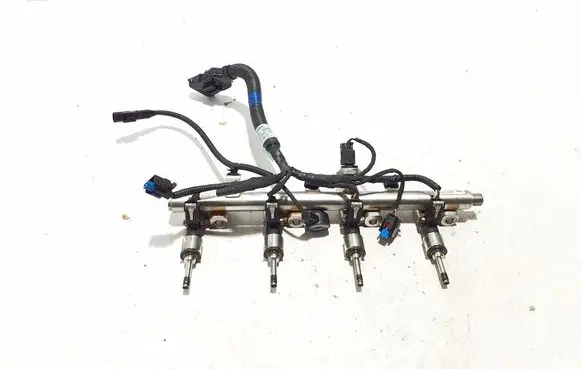 Hyundai Tucson TL Fuel main line pipe 353002M400