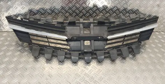 Toyota Verso Front bumper upper radiator grill 531110F060 531240F010 53123-0F010