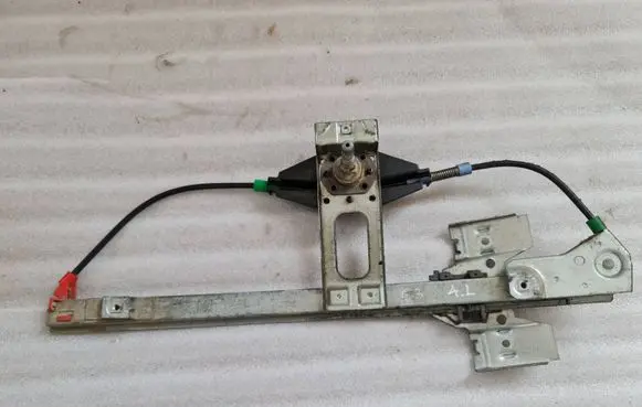 Rear door manual window regulator