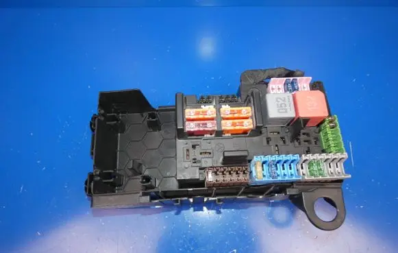 Mercedes-Benz E W213 Fuse box cover A2135400200 00131746