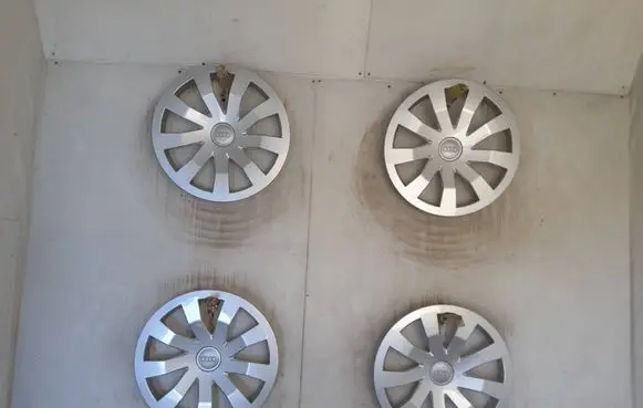 Audi A1 R15 wheel hub/cap/trim 82A601147