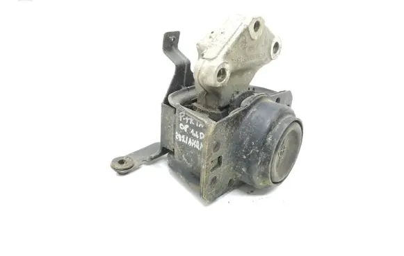 Peugeot Partner Engine mount bracket