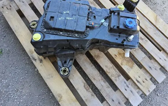 Opel Combo E AdBlue liquid reservoir 9817601880 00082917 181201062212