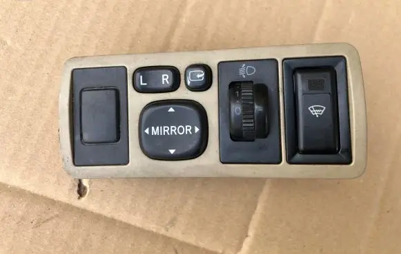 Toyota Avensis T250 Headlight level height control switch