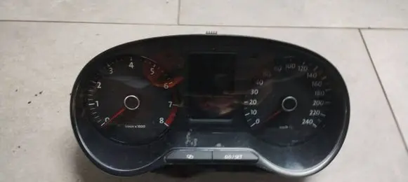 Volkswagen Polo V 6R Speedometer (instrument cluster) 6R0920860G 11100010318