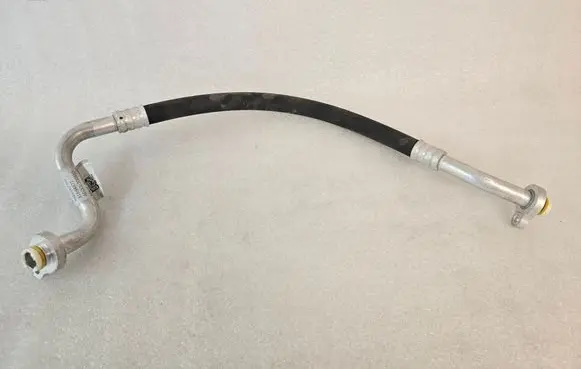 Volvo XC40 Air conditioning (A/C) pipe/hose 31694877