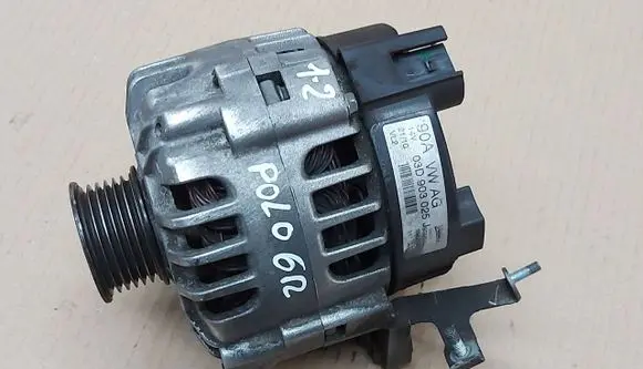 Volkswagen Polo V 6R Generator/alternator 03D903025J