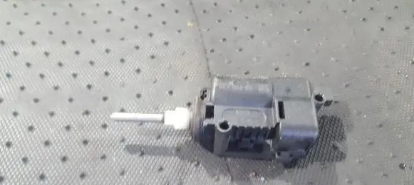 Opel Zafira B Central locking motor 0677430036418