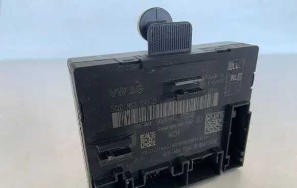 Audi TT TTS RS Mk3 8S Door control unit/module 5Q0959593D 5Q0959593B