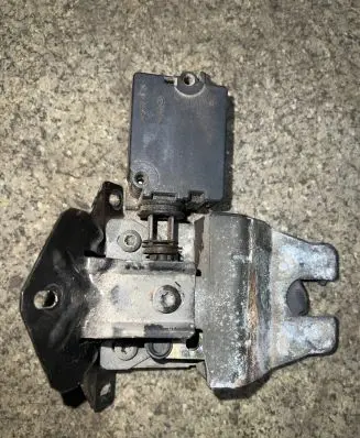 BMW 5 E39 Tailgate/trunk/boot lock/catch/latch 8168892